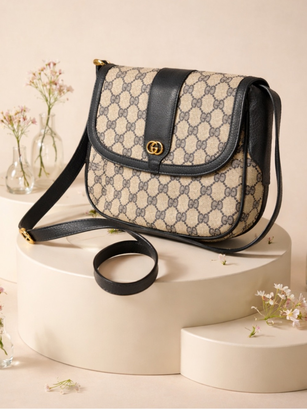 Gucci Crossbody/Shoulder Bag .